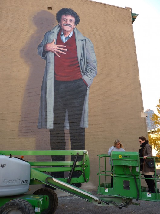 Der große Literat aus Indianapolis, Kurt Vonnegut. Wandgemälde von Pamela Bliss